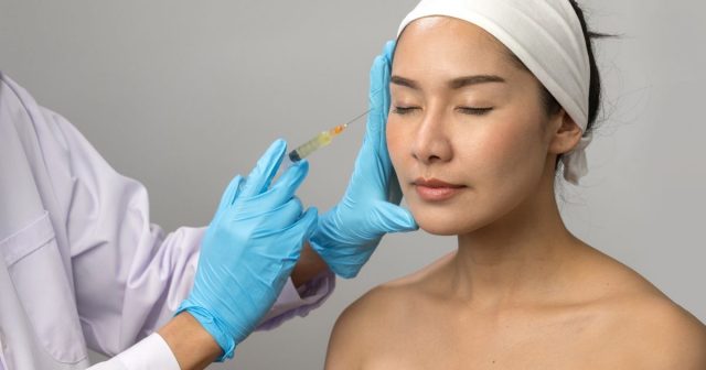 This treatment is often performed by a doctor who specializes in facial procedures. It can reduce facial wrinkles and improve frown lines, while softening facial pores. It can also be used for jaw line reduction and general facelifting. Suitable treatment areas for Botox injections in Singapore are the crow's feet and forehead furrow. Botox injections have a high success rate, but there are risks involved. The toxin found in Botox injections can travel to other parts of the body. If the injection spreads, it may cause muscle weakness, breathing problems, and loss of bladder control.